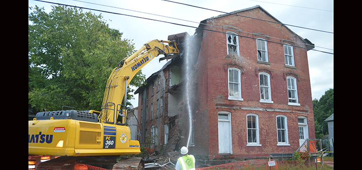 City begins tear down of condemned, three-story Mitchell St. apartment building